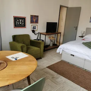 Calme Et Tres Lumineux, Au Pied De Notre Dame De La Garde Appartement