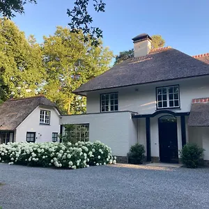 - Voor Als U Er Even Uit Wil, Gaat Renoveren, Verhuizen Of Als Tijdelijke Office Vakantiehuis Schilde