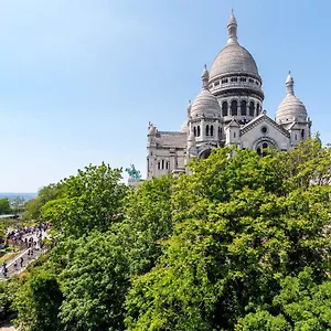 In Front Of The Sacre Coeur - 2 Bedrooms With Elevator Appartement Parijs
